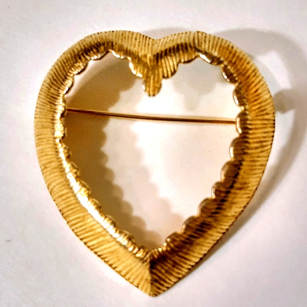 Vintage Gold-toned Heart Brooch Pin 1970s